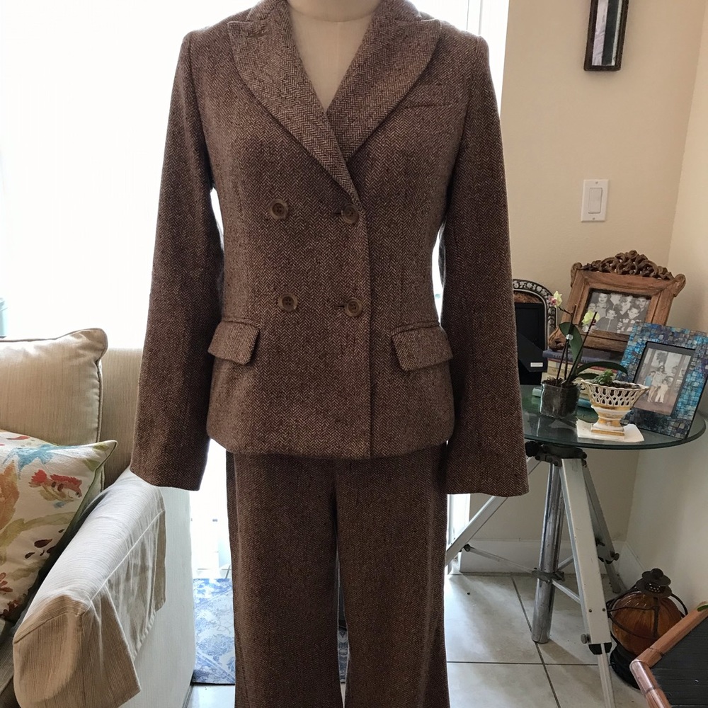 Gorgeous brown tweed suit jacket by Talbots size 8P.
Pants sold separately